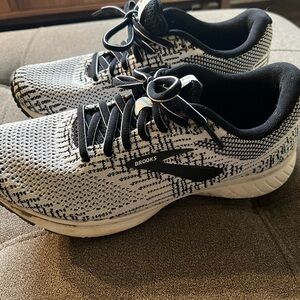 Brooks Womens Revel 3 Running Shoe size 7